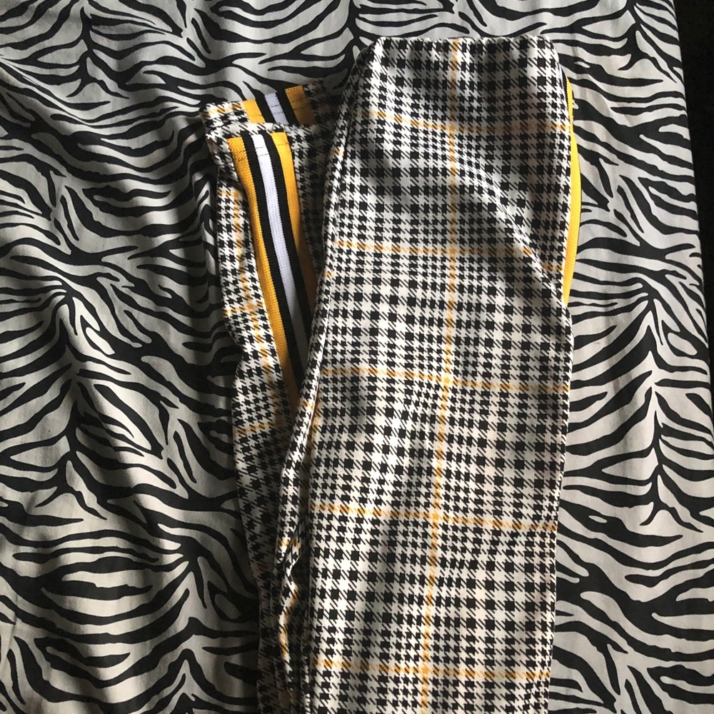 Cute yellow, white, and black leggings